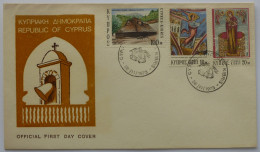 RELIGION / Icone Religieuse Sur 2 Timbres - Illustration Enveloppe Cloche Clocher - 1er Jour Chypre Avec 3 Timbres - Cristianismo