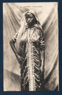 Djibouti. Femme Somalis Avec Robe Brodée, Colliers Et Bracelets - Djibouti