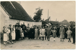 LA SUZE ? - Carte Photo  - Jour De Fête, Cachet à Sec Du Photographe A. Lemaitre - La Suze Sur Sarthe