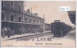 LAVAL- J ARRIVE A LAVAL- BON SOUVENIR- VUE DE LA GARE - Laval