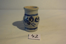 C42 Ancienne Cruche En Grés Bleu - Bicchieri