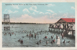 PENSACOLA. - Splashing The Cool Water At Bay View Park - Pensacola