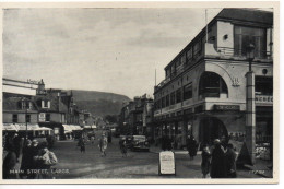 MAIN STREET - LARGS - AYRSHIRE - BLACK AND WHITE  POSTCARD PRINTED BY SALMON - UNPOSTED - Ayrshire