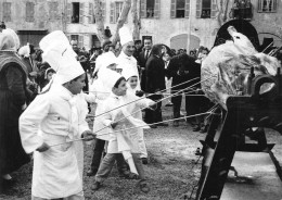 BARJOLS (Var) - Fête De Saint-Marcel - Cuisiniers, Rotissage Du Boeuf - Voyagé 1966 (2 Scans) Le Cygne, Bld Grisolle - Barjols