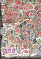 1 Kgr TIMBRES Sur Fragments Petits Formats FRANCE , Provenant Des Missions Et Organismes Caritatifs - Mezclas (min 1000 Sellos)