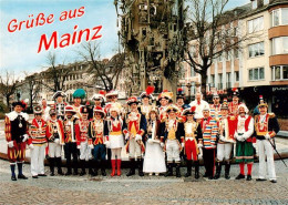 73916230 Mainz  Rhein Eskortenleiter Der Mainzer Garden Vor Dem Fasnachtsbrunnen - Mainz