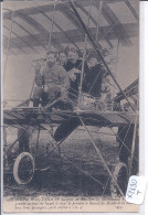 AVIATION- FARMAN- VENANT DE PRENDRE LE RECORD DU MONDE DE LA DUREE- AVEC 3 PASSAGERS - Aviateurs