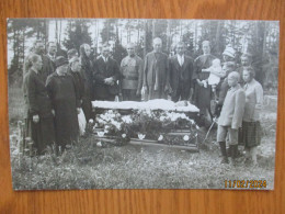 POST MORTEM FUNERAL DEAD WOMAN IN COFFIN , 19-30 - Funérailles