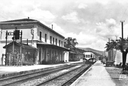 CUERS (Var) - La Gare - Train - Voyagé 1965 (2 Scans) Mme Solange Imbert, 43 Avenue Maréchal Foch - Cuers