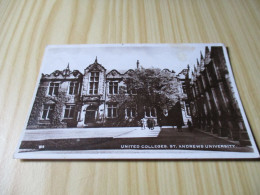 CPSM St. Andrews University (Royaume-Uni).United College - Carte Animée. - Fife