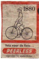 Dutch Matchbox Label, Old Bike Year 1880, Lets Voor De Fiets..PEERLESS, Rijvielen En Onderdelen, Holland, Netherlands - Boites D'allumettes - Etiquettes