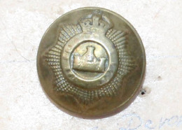 BOUTON MILITAIRE ANGLAIS - DEVONSHIRE REGIMENT UK 1901-52 ARMEE TROUPE WWII 18mm / ANTIQUE BUTTON ENGLAND   (2203.350) - Buttons