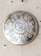 BOUTON MILITAIRE IRELANDE, 5th ROYAL IRISH LANCER 1952-58 ARMEE TROUPE WWII 18mm / ANTIQUE BUTTON IRELAND   (2203.354) - Knöpfe