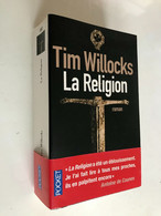 POCKET  N° 13902    LA RELIGION    Tim WILLOCKS    951 Pages - 2011 Comme Neuf - Aventura