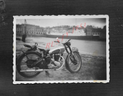 PHOTO ANCIENNE MOTO ? 11,5X7 À DIEPPE 1951 : - Motos
