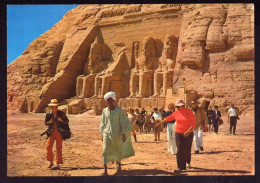 AK 200962 EGYPT - Abou Simbel Rock Temple Of Ramses II - Portail View Of The Gigantic Statues - Temples D'Abou Simbel