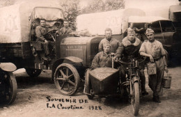 Moto - Motocyclette - Militaria - Carte Photo - Side Car De Marque ? - Camion Véhicule Militaire - La Courtine 1928 - Motorbikes