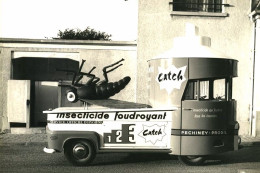 Renault Estafette- Publicité Pour CATCH Insecticide Sur Le Tour De France 1961 - Carrosserie Pourtout - 15x10cms  PHOTO - Camions & Poids Lourds