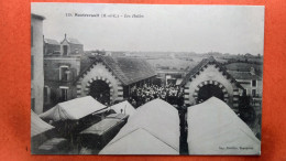 CPA (49)  Montrevault. Les Halles. Marché. (4A.n°1264)d - Montrevault