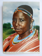 AFRIQUE - FEMME MASAI - Tribu Nomade De Bergers - Portrait De La Femme En Tenue Traditionnelle - Afrika