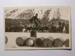 PATINAGE SUR GLACE / Saut Au-dessus De Tonneaux - Gros Plan - Patinage Artistique