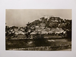 MEYRARGUES (13/Bouches Du Rhône) - Vue Du Village Et Du Chateau Sur La Colline - Meyrargues