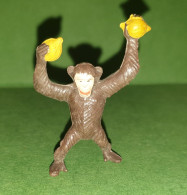 JOUET ANCIEN / FIGURINES / FIGURINE STARLUX SINGE / ZOO / SINGE TENANT DEUX FRUITS - Starlux