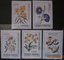 ARGENTINA 1985 ~ S.G. 1931 - 1933 + 2, ~ FLOWERS. ~  HMM SET #02177 - Unused Stamps