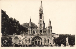 FRANCE - Lourdes - Vue Générale De L'esplanade Et La Basilique - Animé - Carte Postale Ancienne - Lourdes