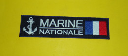 TISSU PATCH : MARINE NATIONALE FRANCAISE , LONGUEUR 14 CM LARGEUR 3,5 CM, BON ETAT VOIR PHOTO . POUR TOUT RENSEIGNEMENT - Ecussons Tissu