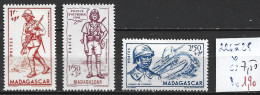MADAGASCAR FRANCAIS 226 à 28 * Côte 7.50 € - Unused Stamps