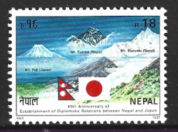 NEPAL. N°609 De 1997. Everest/Mont Fuji. - Mountains