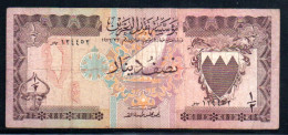 509-Bahrain 1/2 Dinar 1973, Coupure De 1cm En Haut - Bahrein