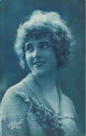 FANTAISIES - Une Femme Souriante - Carte Postale Ancienne - Women