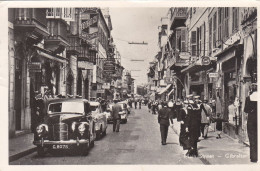 GIBRALTAR: Main Street - Automobile Bon Plan - Carte Ayant Circulée En 1957 - Carte Photo - Gibraltar