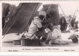 A24180 - Le Barbier Sur La Place Publique - Photo Flandrin  Postcard Unused - Marchands Ambulants