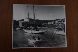 PHOTO VINTAGE DECOR WAGONS SNCF ANNEE 1960 - PORT GRIMAUD (VAR) - Eisenbahnverkehr