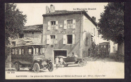 CPA 43 - SAUGUES - LA PLACE DE L'HOTEL DE VILLE ET L'HOTEL DE FRANCE - Saugues