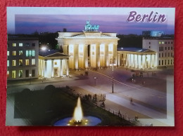 TARJETA POSTAL POST CARD CARTE CARTOLINA POSTALE POSTKARTE GERMANY ALEMANIA DEUTSCHLAND BERLIN BRANDENBURGER TOR PUERTA. - Porta Di Brandeburgo