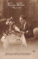 FÊTES ET VOEUX - Bonne Année - Un Homme Attablé Devant Son Dîner - Lettre - Carte Postale Ancienne - Nouvel An