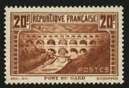 20F PONT DU GARD N°262 Neuf **. Cote 550€. Superbe. - Autres & Non Classés