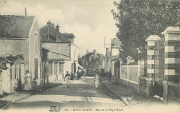 SEINE ET MARNE   BOIS LE ROI  Rue De La République - Bois Le Roi