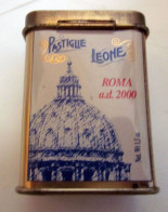 Pastiglie Leone ROMA A.d. 2000 Scatola Di Latta Vuota 5 X 7 X 3,5 Cm. - Boîtes