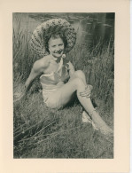 Photo Jeune Femme En Maillot De Bain Années 50, Format 18/24 - Anonieme Personen