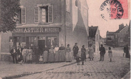 VERT Le PETIT-café Restaurant Astier ,vue Sur La Place Et Rue De La Roquette - Vert-le-Petit