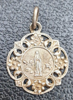 Médaille Religieuse Argent 800 Fin XIXe "Souvenir De Notre-Dame De Lourdes" Religious Medal - Religion & Esotérisme