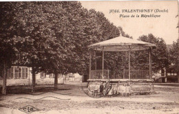 25  CPA VALENTIGNEY PLACE DE LA REPUBLIQUE - Valentigney