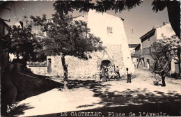 Le CASTELLET (Var) - Place De L'Avenir - Joueurs De Boules - Photo-Carte 1956 (2 Scans) Dejeux, 86 Rue Des Arènes Dole - Le Castellet