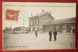 CPA  - Nesle - (Somme) - La Gare (au Fond Les Usines De La Société Industrielle Et Agricole De La Somme) - Nesle