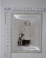 Photographie Photo Enfant Avec Cheval De Bois Jouet Wood Horse Toy C.1900 / Photographe RICHARD La LOUPE Eure Et Loir - Objetos